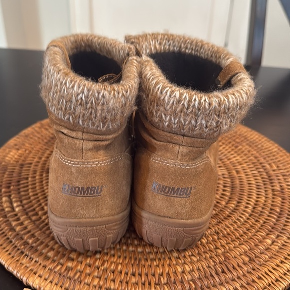 Khombu Cozy Tan Ankle Boots - Picture 2 of 8